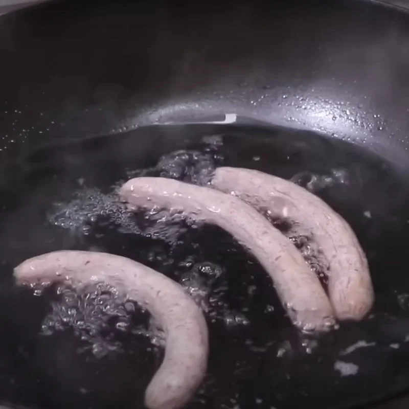 Step 2 Frying eggs and sausage for savory spring rolls