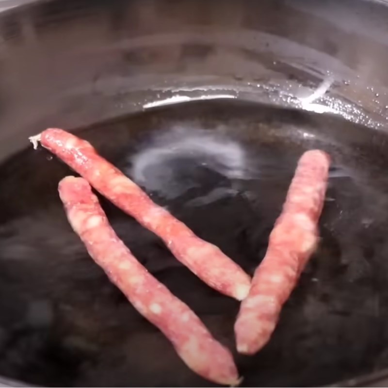 Step 2 Frying eggs and sausage for savory spring rolls