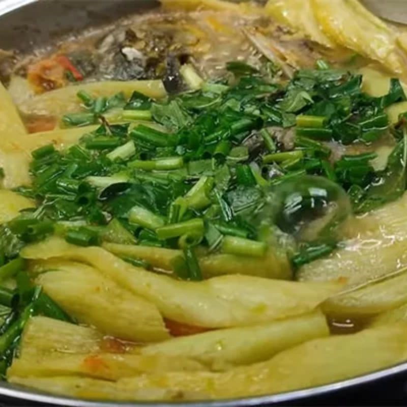 Step 3 Add water spinach leaves to the pot for fresh sour spicy fish