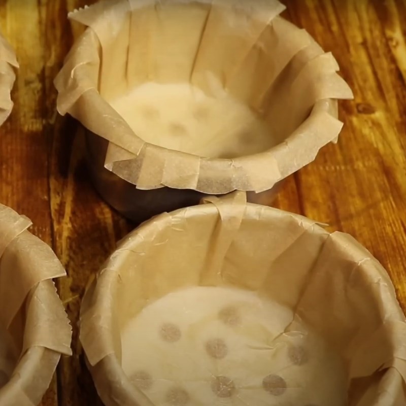 Step 3 Preparing the cake molds for Bánh bò bông