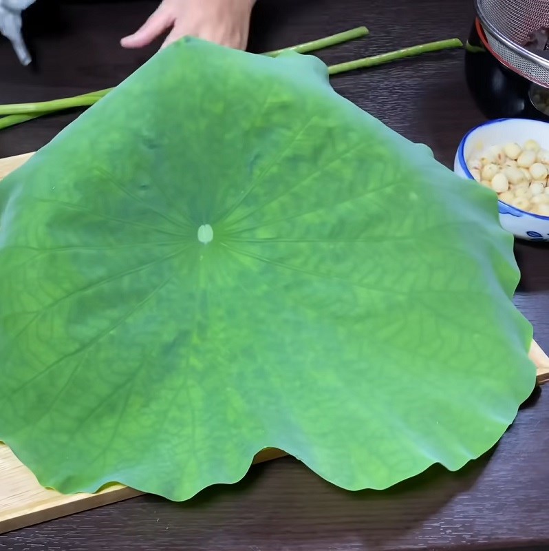 Step 5 Preparing Lotus Leaves for Steamed Chicken