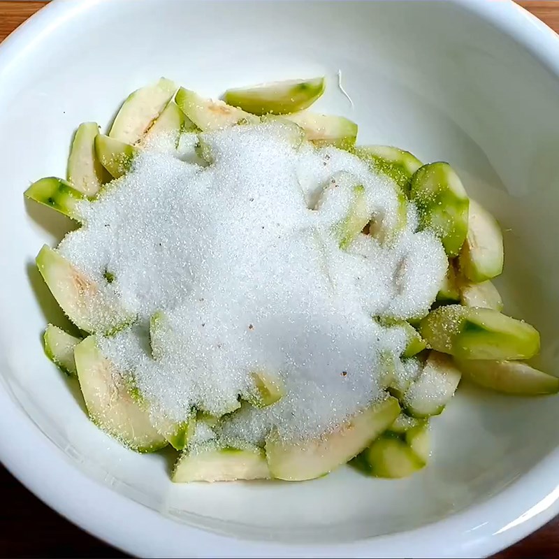 Step 2 Shake the sour fruit with the spice mixture Sour fruit with salt from Tay Ninh