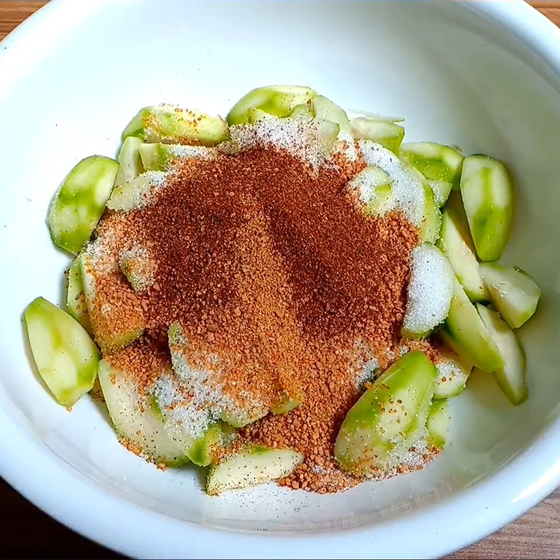 Step 2 Shake the sour fruit with the spice mixture Sour fruit with salt from Tay Ninh