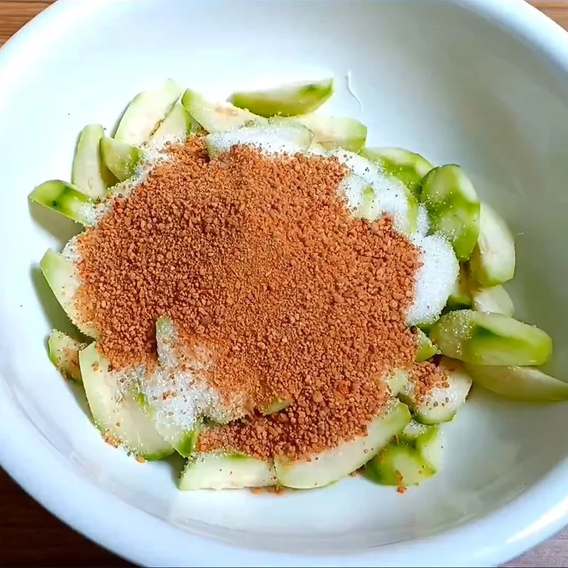 Step 2 Shake the sour fruit with the spice mixture Sour fruit with salt from Tay Ninh