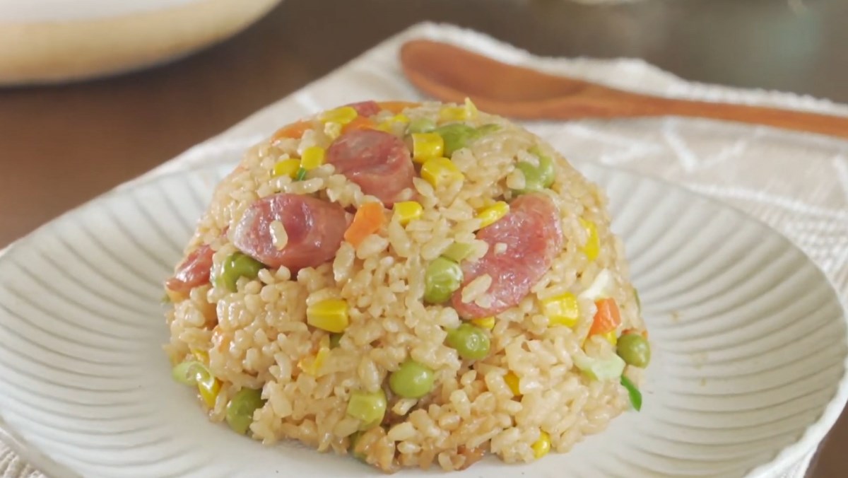 Compilation of Lazy Rice Cooking Methods Using Regular and Electronic Rice Cookers 9 Sausage rice with vegetables