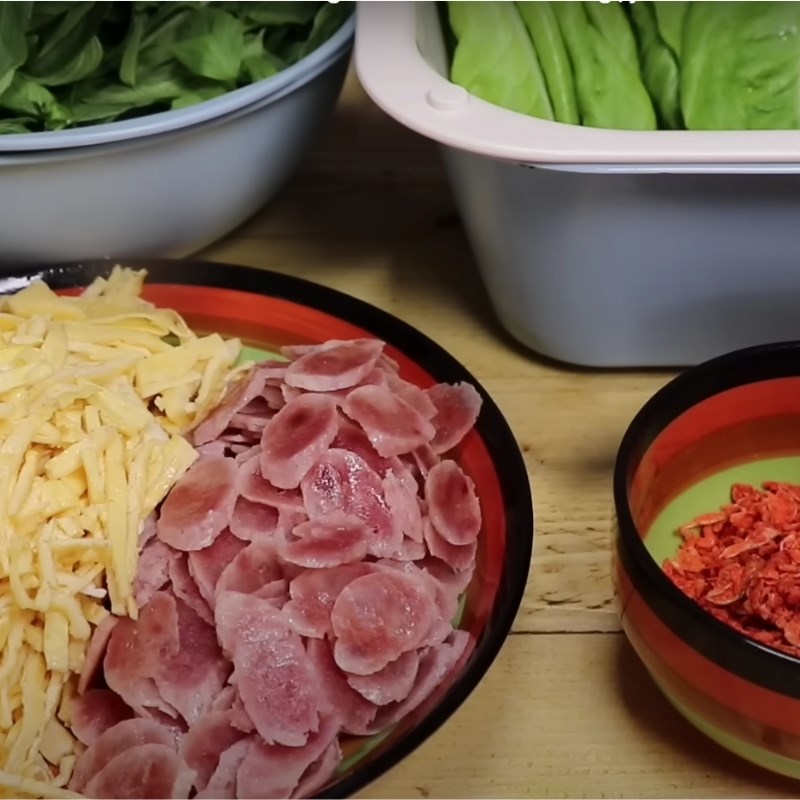 Step 5 Rolling savory spring rolls