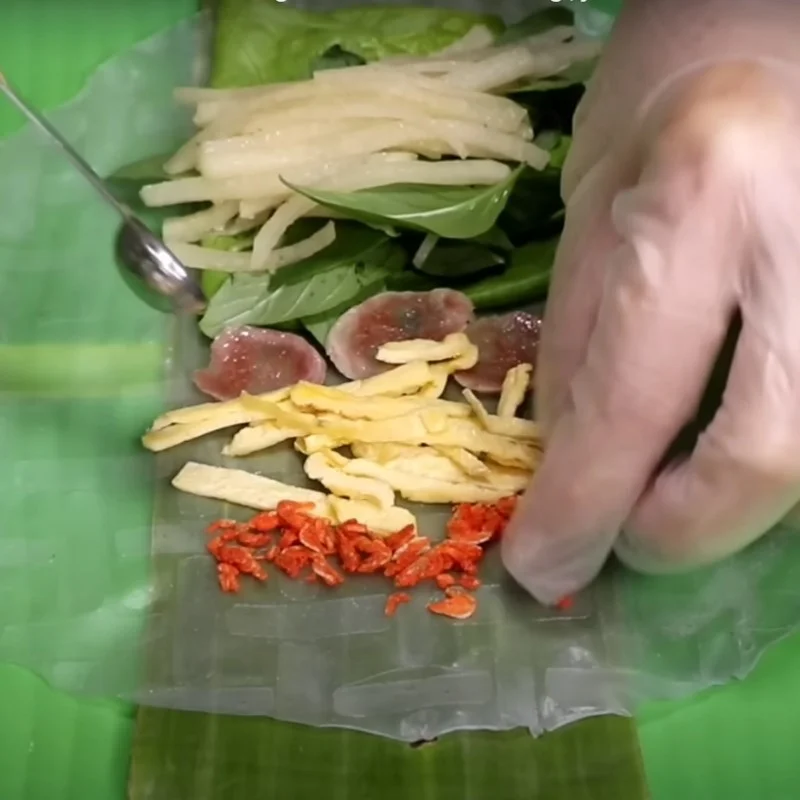 Step 5 Rolling Bò Bía Mặn