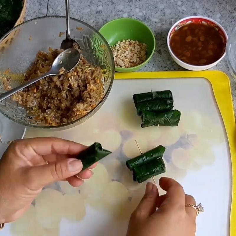 Step 4 Frog rolls with betel leaves Grilled frog rolls with betel leaves