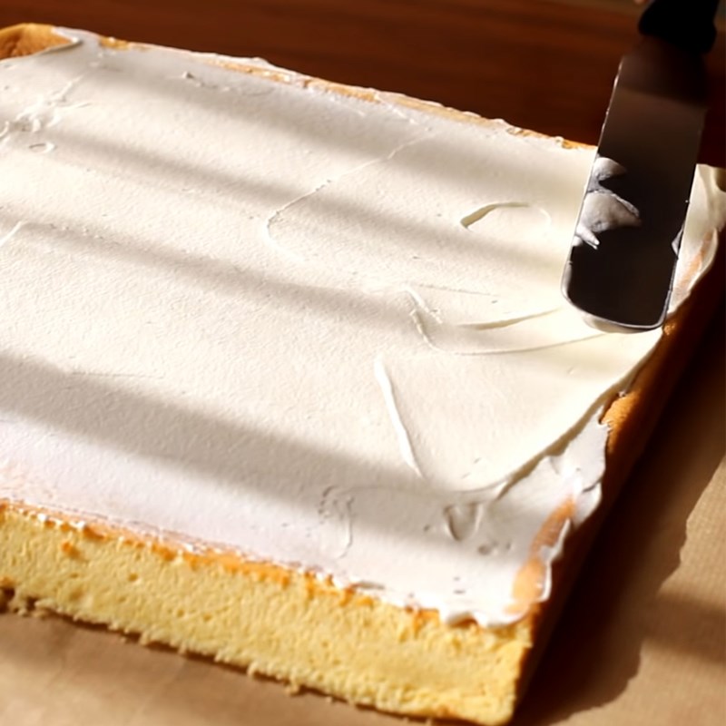 Step 7 Roll and cut the cake Chiffon roll cake with cream