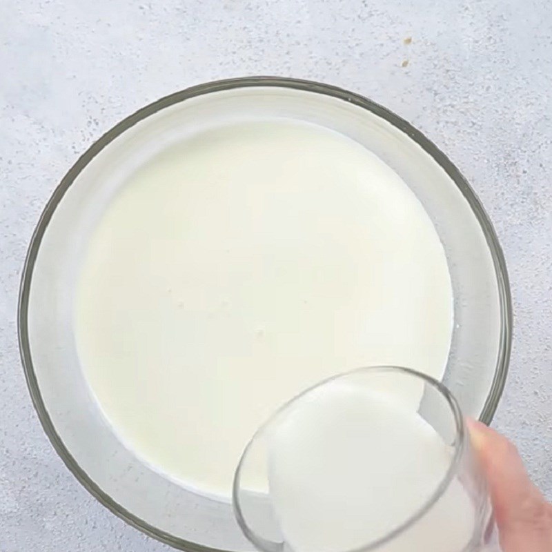 Step 4 Whip the cream layer Golden Lotus Tea