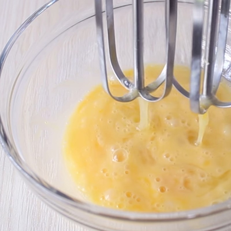 Step 2 Beat eggs and sift flour Malaysia cake - Malaysian cake