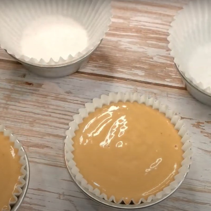 Step 3 Pouring the batter into molds and steaming the cake