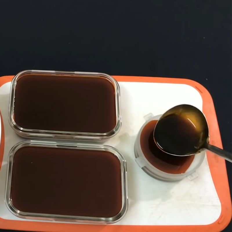 Step 4 Pouring into Molds for Milk Tea Jelly