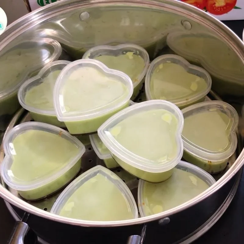 Step 4 Pouring and steaming the green tea flan