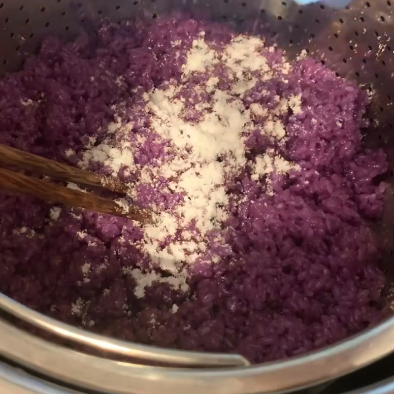 Step 2 Sticky Rice Sticky rice with purple sticky rice using a pressure cooker