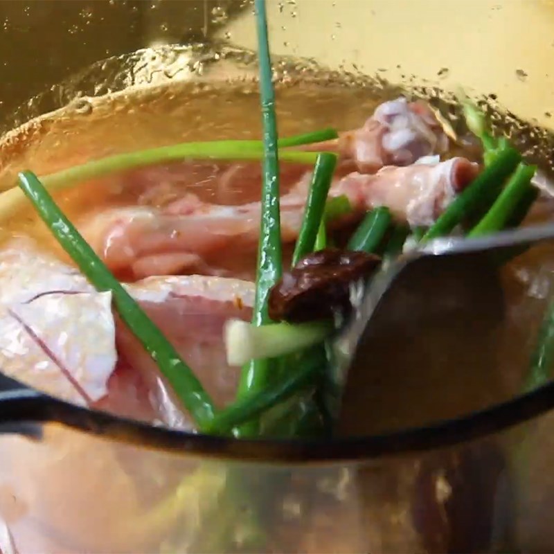 Step 4 Simmer the broth and cook the tomato hotpot Tomato hotpot