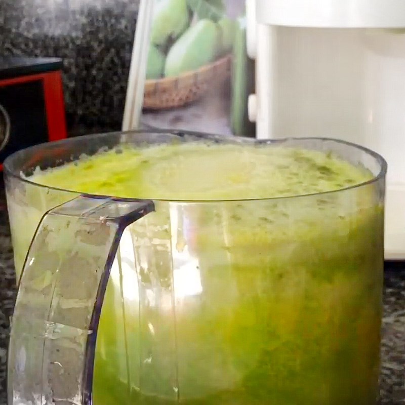 Step 2 Juicing pennywort, guava, pineapple Pennywort pineapple guava juice
