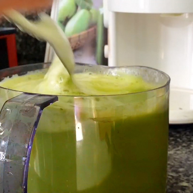 Step 2 Juicing pennywort, guava, pineapple Pennywort pineapple guava juice