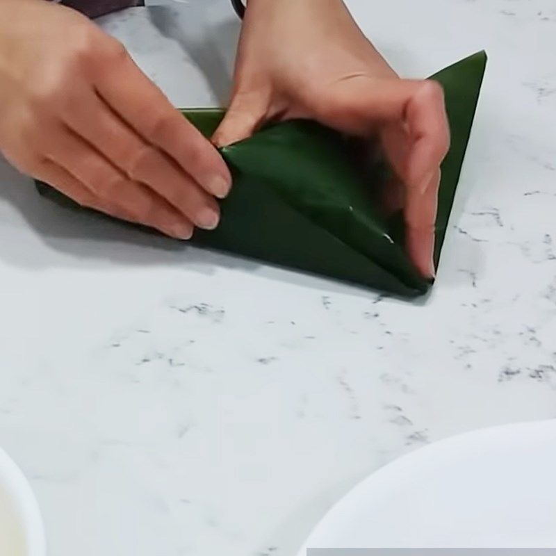 Step 5 Wrapping the cake Rainbow sticky rice cake