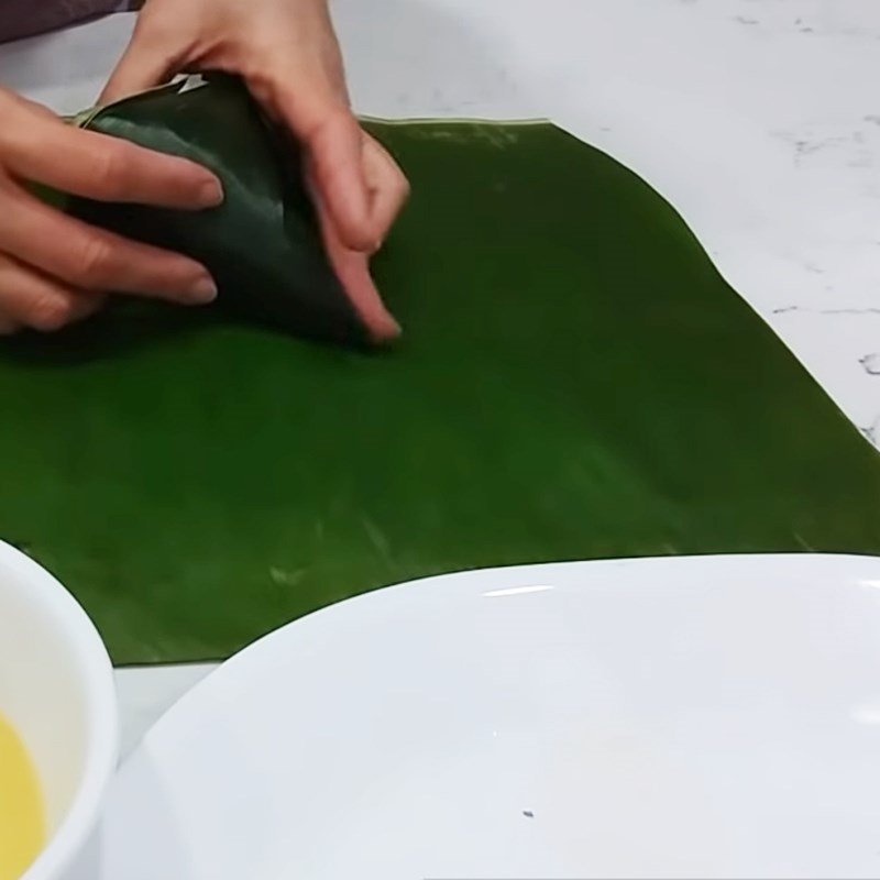 Step 5 Wrapping the cake Rainbow sticky rice cake