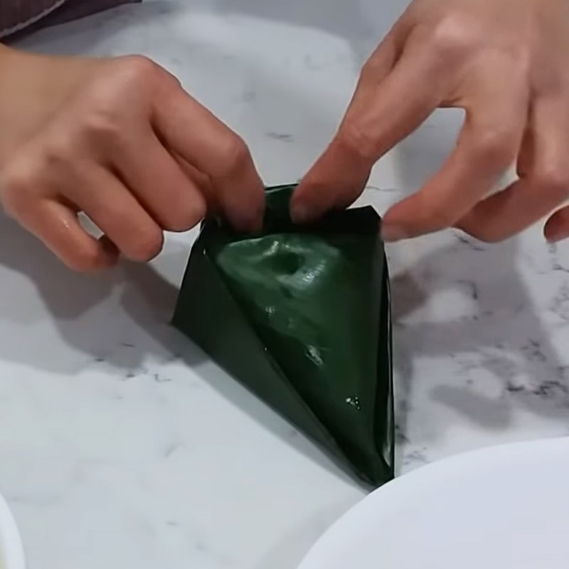 Step 5 Wrapping the cake Rainbow sticky rice cake