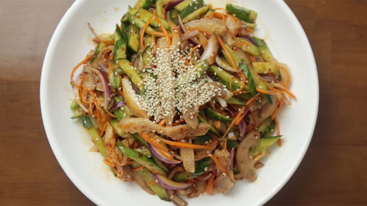 Pork skin cucumber salad