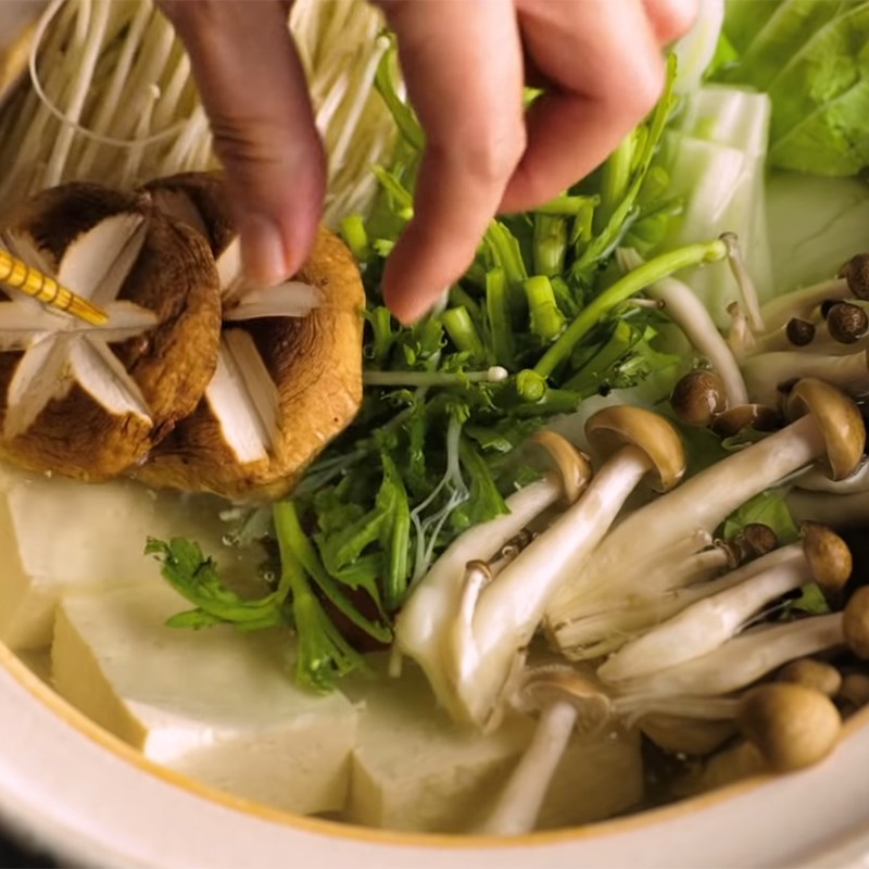 Step 3 Stew vegetables and mushrooms Shabu shabu hotpot