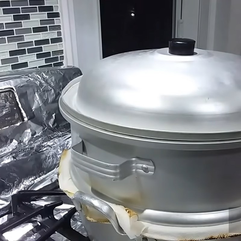 Step 6 Steaming the cake Multicolored cake