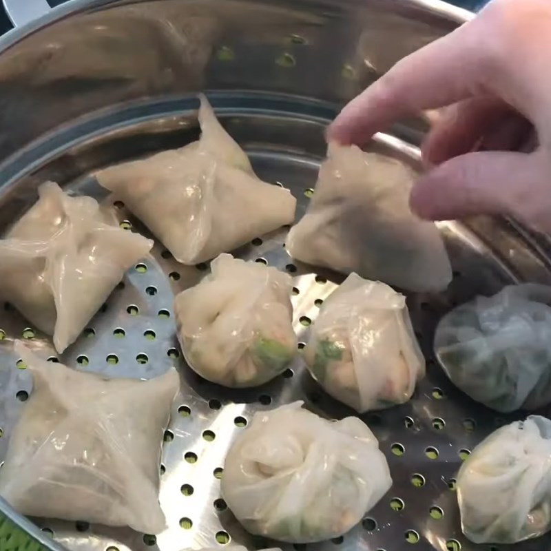 Step 3 Steam the dumplings with rice paper