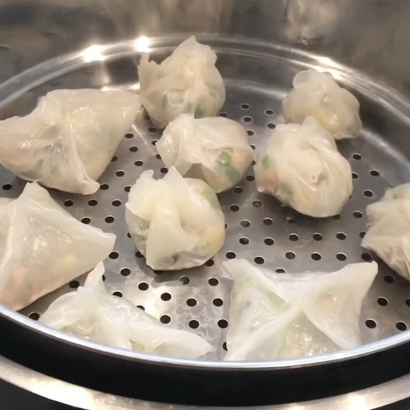 Step 3 Steam the dumplings with rice paper