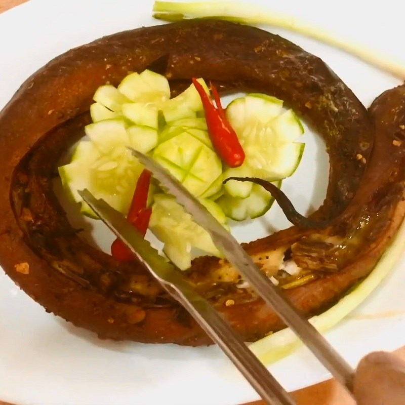 Step 5 Completion Grilled eel with salt and chili
