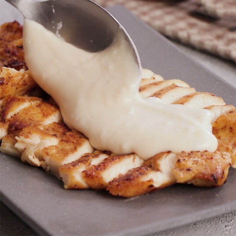 Step 4 Completion Grilled chicken breast with bechamel sauce