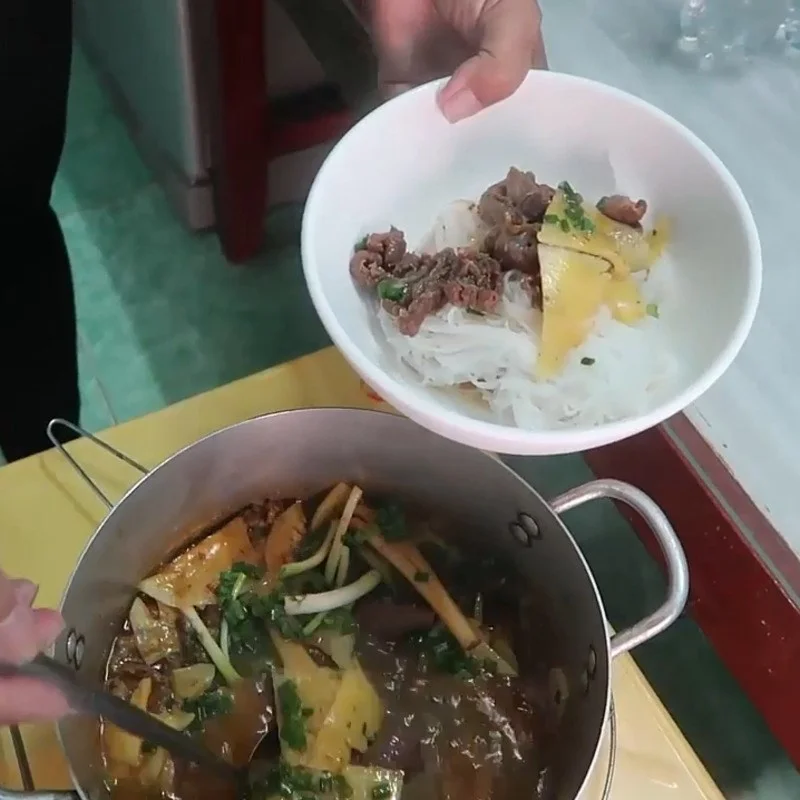 Step 5 Completion Beef noodle soup with cartilage