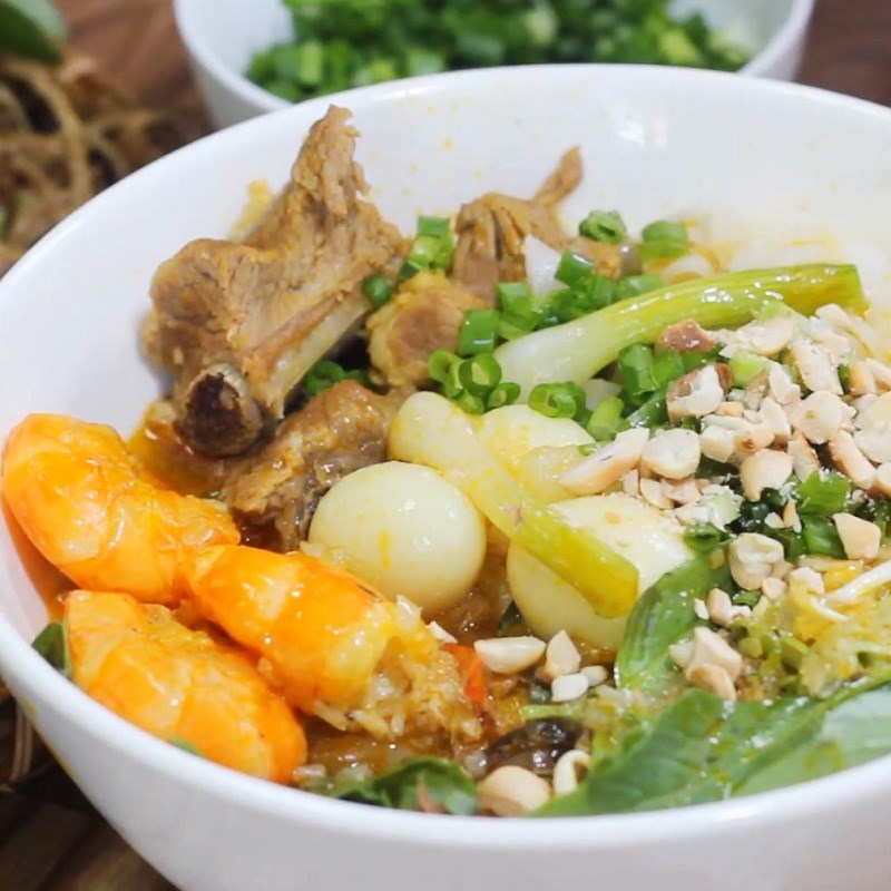 Step 7 Complete Quang noodles with spare ribs