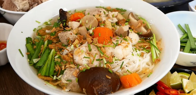 how to cook delicious savory bone soup noodle appealing 02804