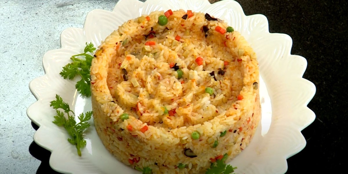 how to make delicious golden fried rice with scented chau 04070