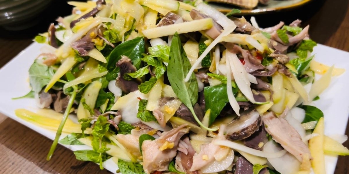 how to make delicious scented duck spring rolls for the whole family 18061