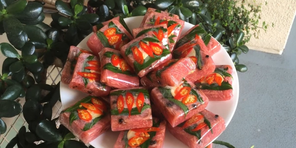 how to make special delicious durian sour spring rolls 07184