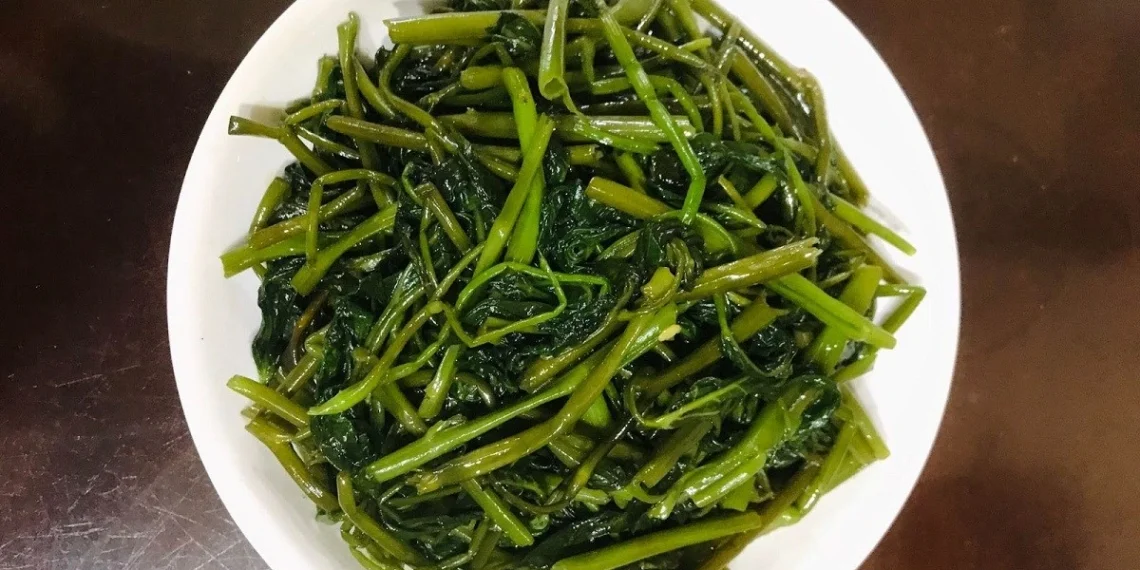 how to make stir fried water spinach with garlic delicious flavor for meal 16682
