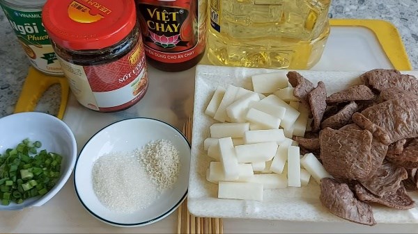 Ingredients for vegetarian grilled beef dish