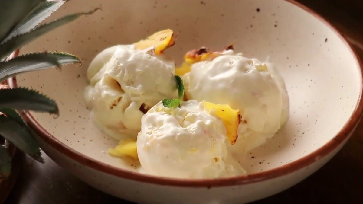 3 Simple Ways to Make Pineapple Ice Cream (Fragrant) with a Refreshing Sweet and Sour Taste 2 Pineapple Milk Ice Cream