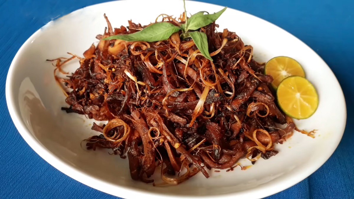 Vegetarian beef jerky from mushroom stems