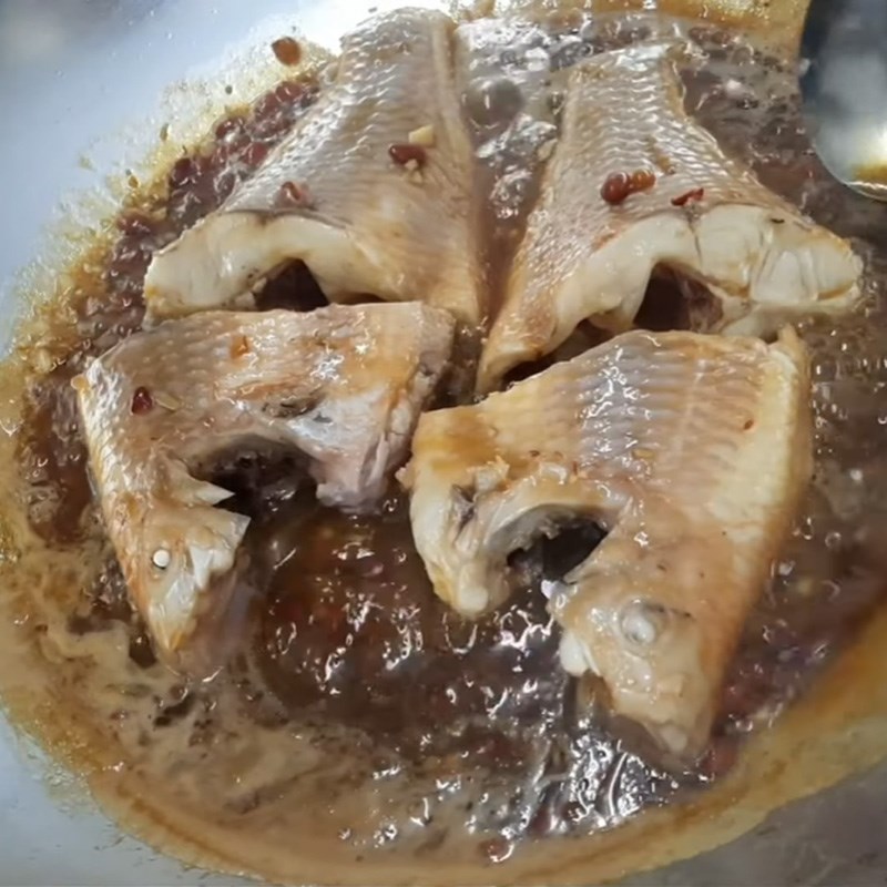 Step 3 Braised fish Red tilapia braised with fermented soybeans and mushrooms
