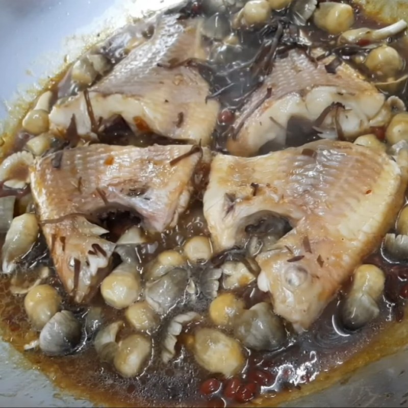 Step 3 Braised fish Red tilapia braised with fermented soybeans and mushrooms