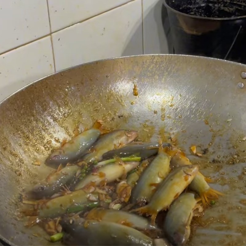 Step 2 Braised dolphin fish - Braised dolphin fish with light seasoning