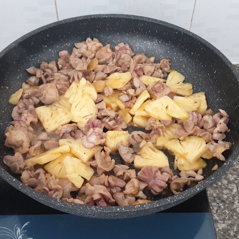 Step 3 Braised Chicken Gizzards with Pineapple