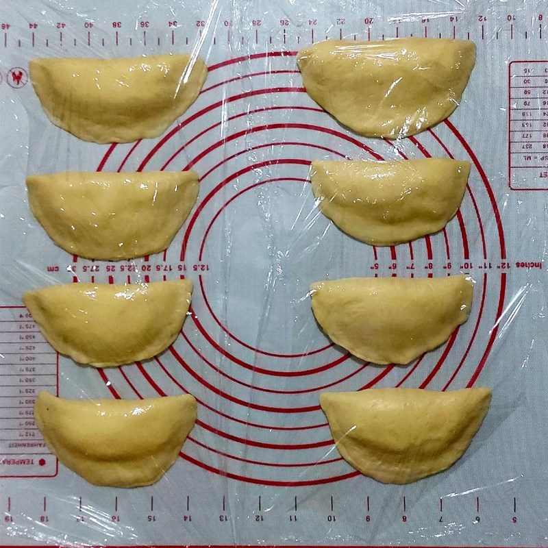 Step 6 Making custard-filled bread Custard bread