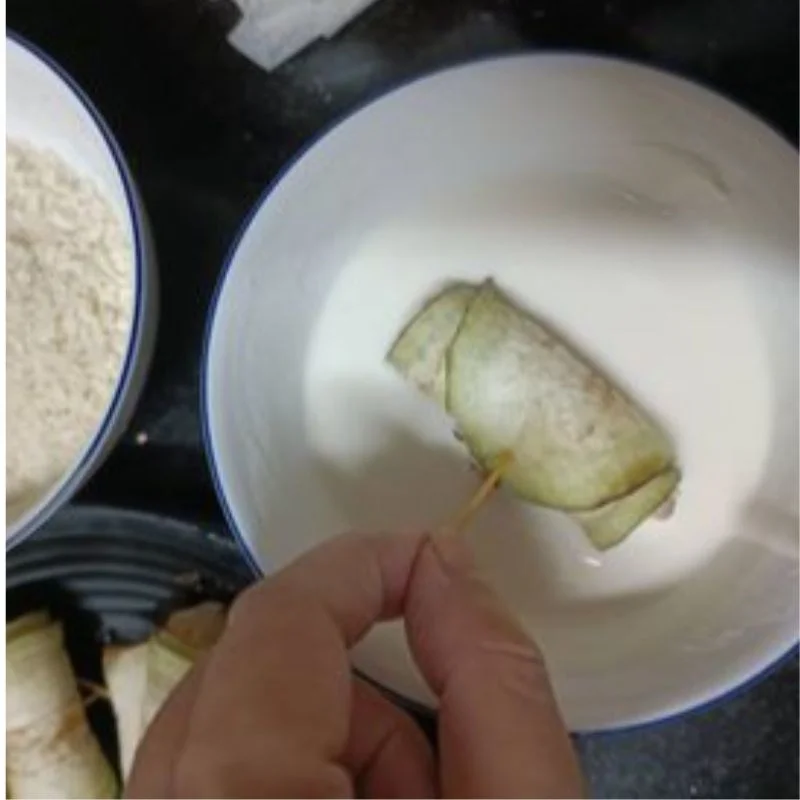 Step 4 Making fried eggplant rolled with meat Fried eggplant rolled with meat