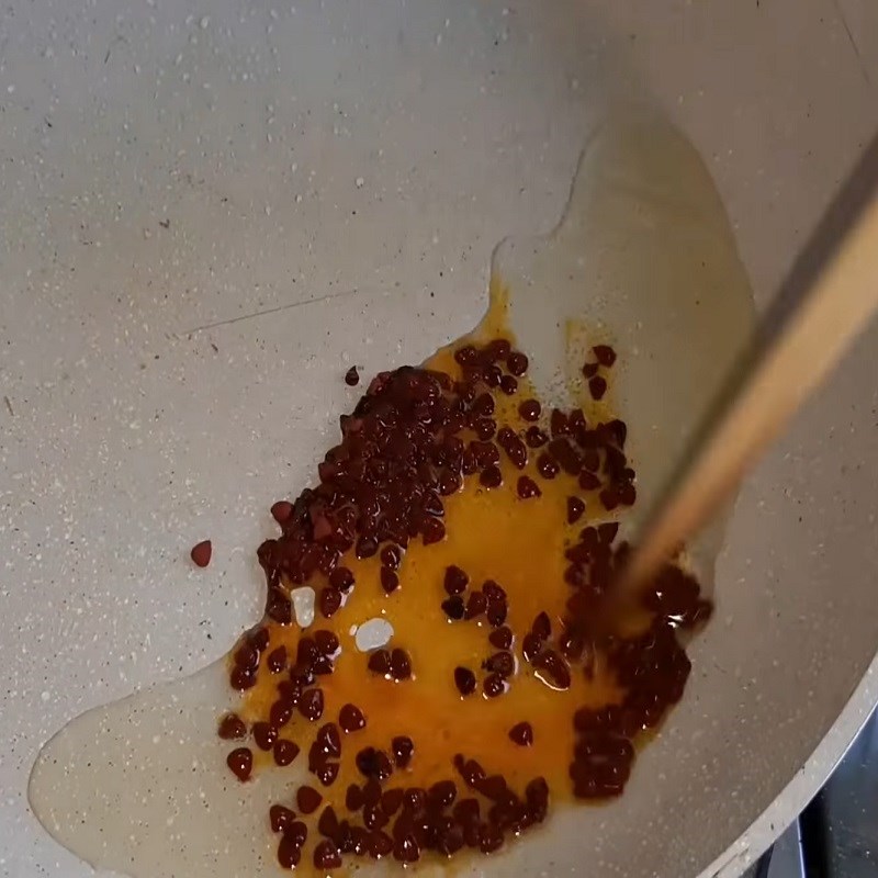 Step 3 Making lemongrass chili oil Vegetarian jerky from spare ribs