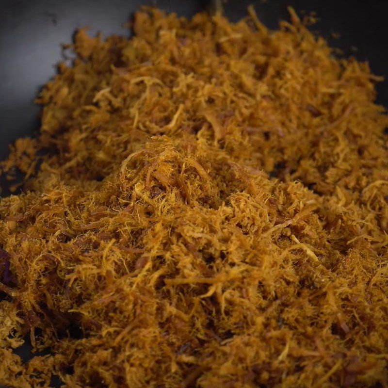 Step 6 Dry and grind spicy chicken floss (spicy chicken ruốc)